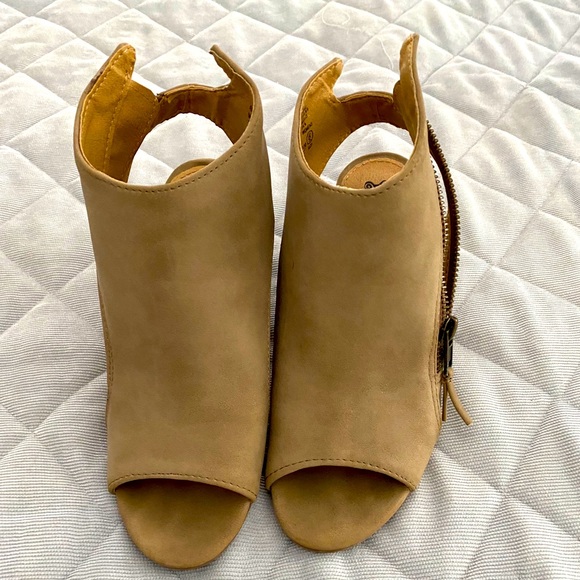 Tan suede Brash open toe bootie. Size 6 - Picture 1 of 8
